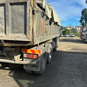 Volvo FM12 tipper lorry, Leilovis