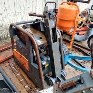 Belle Compacting Plate, Leilovis